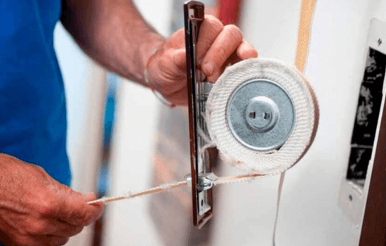 cinta de persiana desgastada